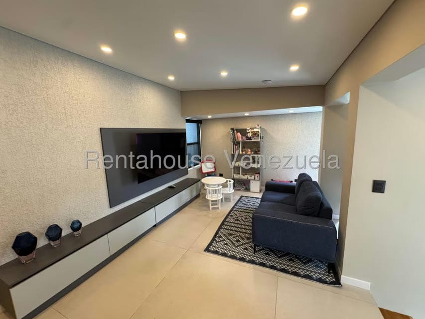Casa (Multipes Niveles) en Venta en Lomas de La Lagunita, Distrito Metropolitano - 3