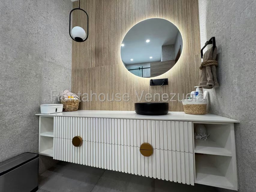 Casa (Multipes Niveles) en Venta en Lomas de La Lagunita, Distrito Metropolitano - 21