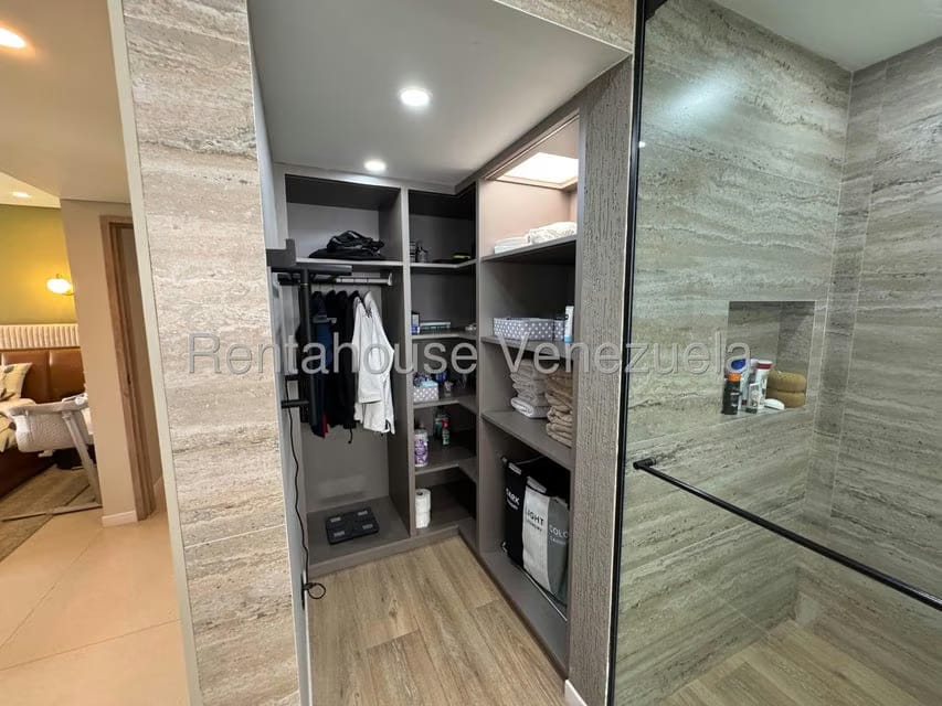 Casa (Multipes Niveles) en Venta en Lomas de La Lagunita, Distrito Metropolitano - 22