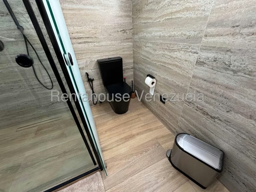 Casa (Multipes Niveles) en Venta en Lomas de La Lagunita, Distrito Metropolitano - 24