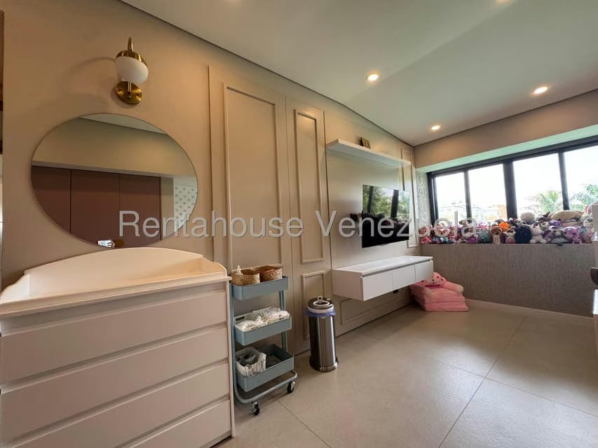 Casa (Multipes Niveles) en Venta en Lomas de La Lagunita, Distrito Metropolitano - 30