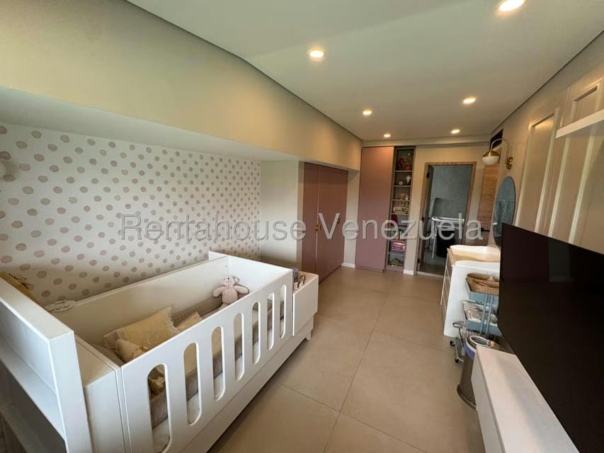 Casa (Multipes Niveles) en Venta en Lomas de La Lagunita, Distrito Metropolitano - 33