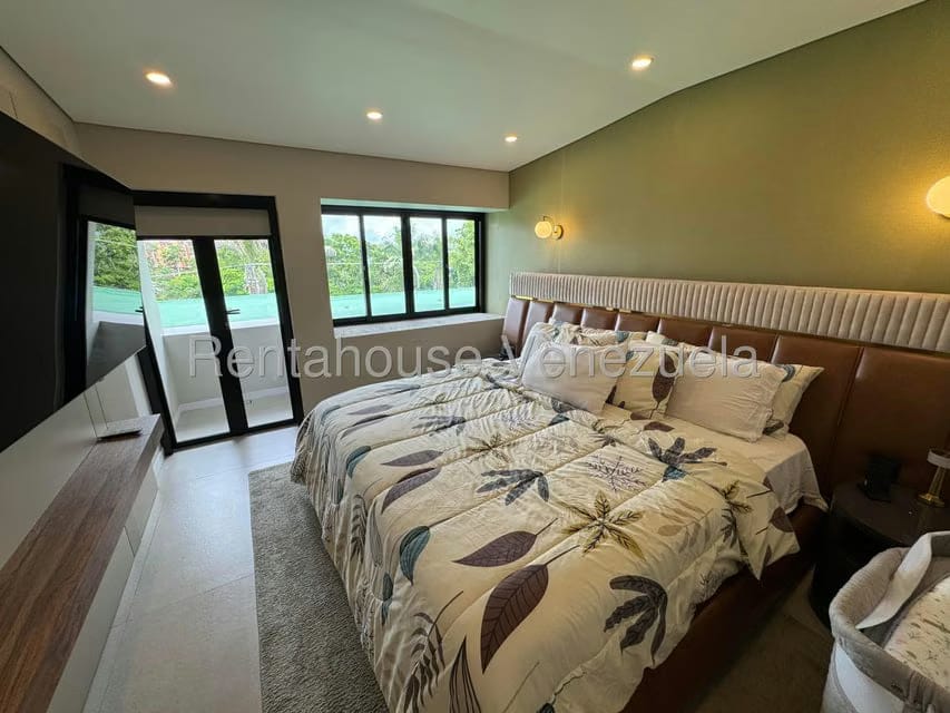 Casa (Multipes Niveles) en Venta en Lomas de La Lagunita, Distrito Metropolitano - 36