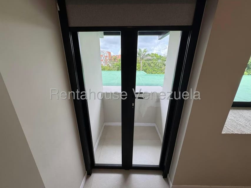 Casa (Multipes Niveles) en Venta en Lomas de La Lagunita, Distrito Metropolitano - 37
