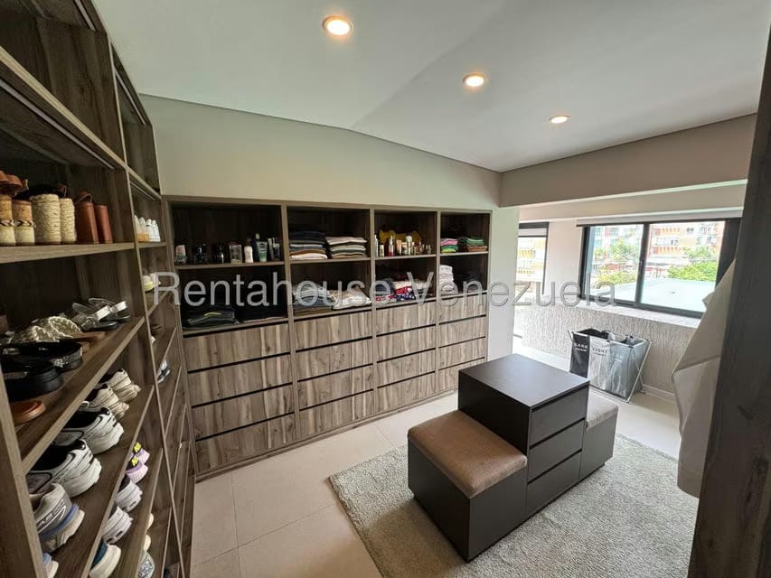 Casa (Multipes Niveles) en Venta en Lomas de La Lagunita, Distrito Metropolitano - 40