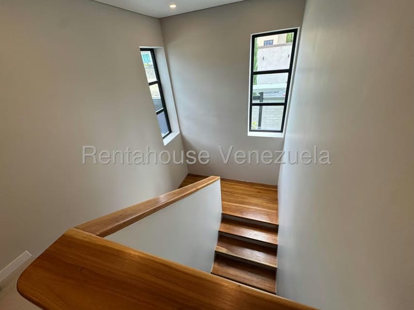 Casa (Multipes Niveles) en Venta en Lomas de La Lagunita, Distrito Metropolitano - 5