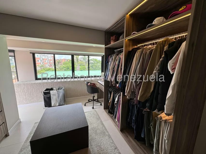 Casa (Multipes Niveles) en Venta en Lomas de La Lagunita, Distrito Metropolitano - 43