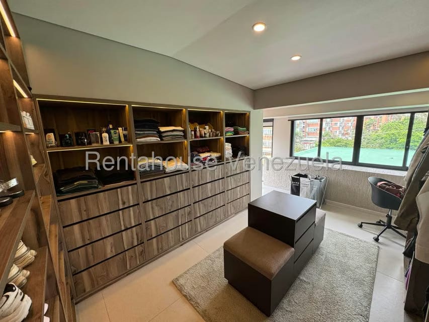 Casa (Multipes Niveles) en Venta en Lomas de La Lagunita, Distrito Metropolitano - 45