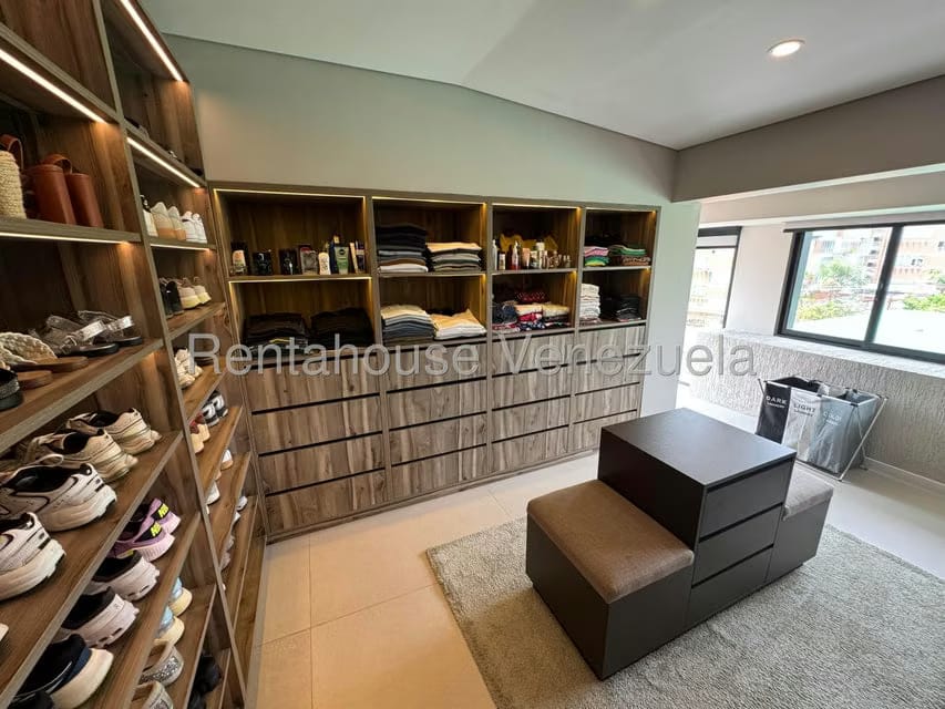 Casa (Multipes Niveles) en Venta en Lomas de La Lagunita, Distrito Metropolitano - 47