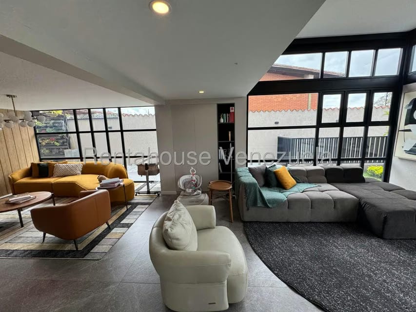 Casa (Multipes Niveles) en Venta en Lomas de La Lagunita, Distrito Metropolitano - 51