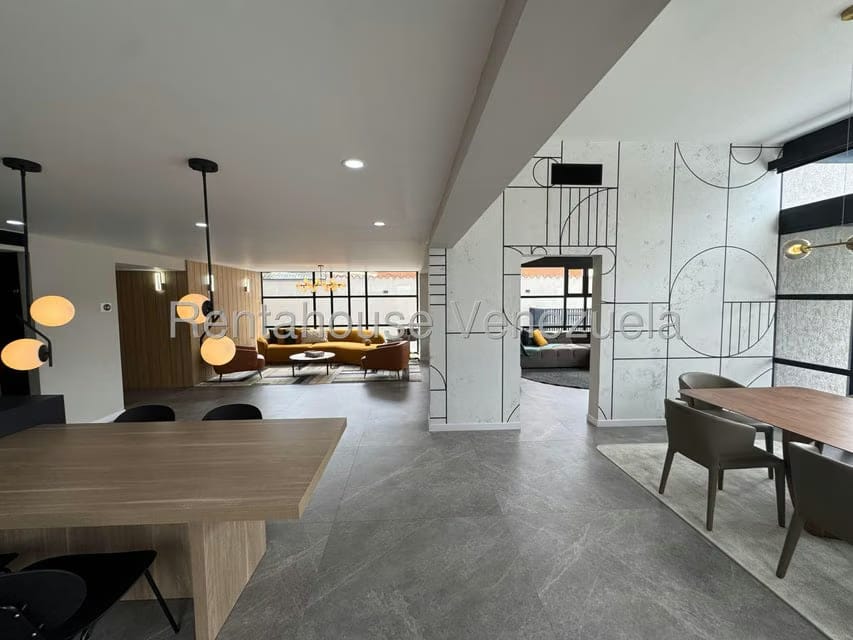 Casa (Multipes Niveles) en Venta en Lomas de La Lagunita, Distrito Metropolitano - 55