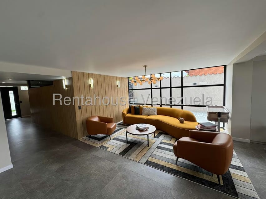 Casa (Multipes Niveles) en Venta en Lomas de La Lagunita, Distrito Metropolitano - 60