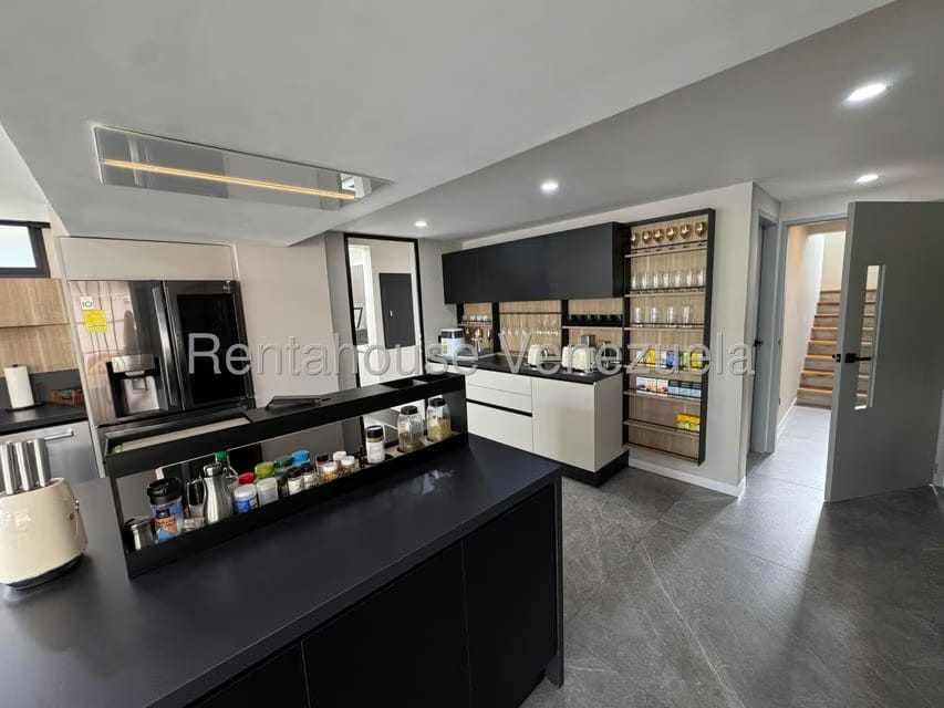 Casa (Multipes Niveles) en Venta en Lomas de La Lagunita, Distrito Metropolitano - 63