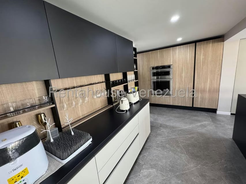Casa (Multipes Niveles) en Venta en Lomas de La Lagunita, Distrito Metropolitano - 65