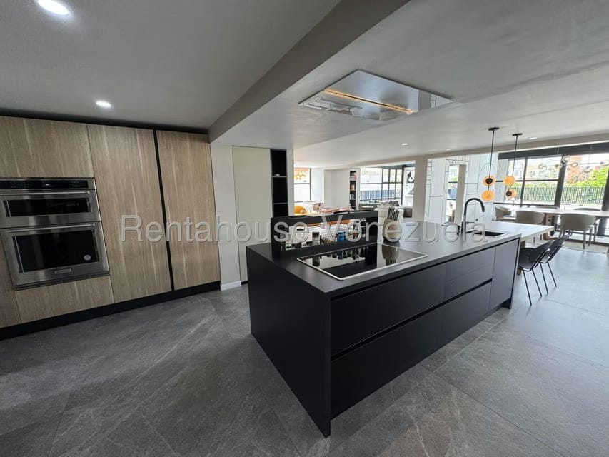 Casa (Multipes Niveles) en Venta en Lomas de La Lagunita, Distrito Metropolitano - 66