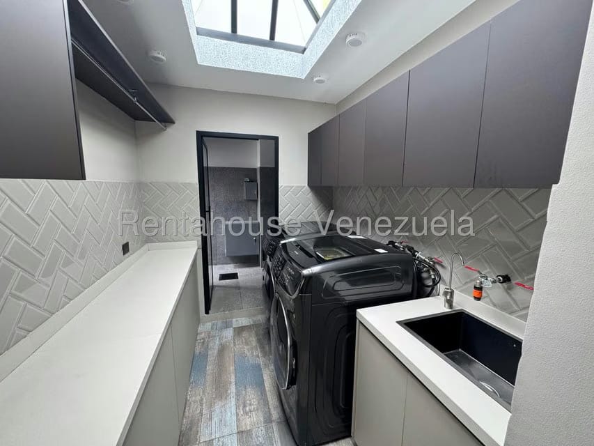 Casa (Multipes Niveles) en Venta en Lomas de La Lagunita, Distrito Metropolitano - 69
