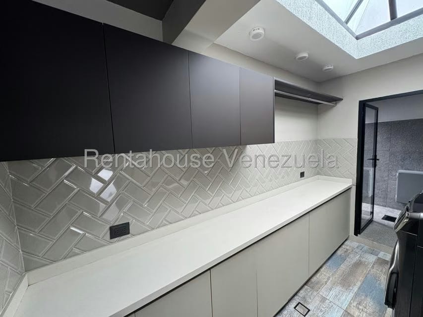 Casa (Multipes Niveles) en Venta en Lomas de La Lagunita, Distrito Metropolitano - 70