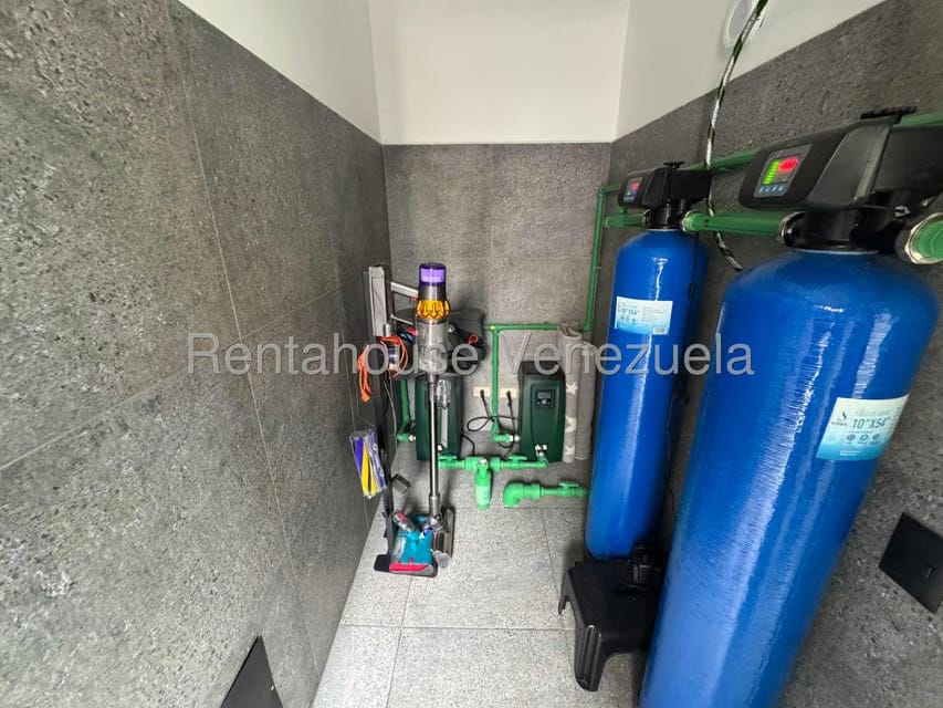 Casa (Multipes Niveles) en Venta en Lomas de La Lagunita, Distrito Metropolitano - 71