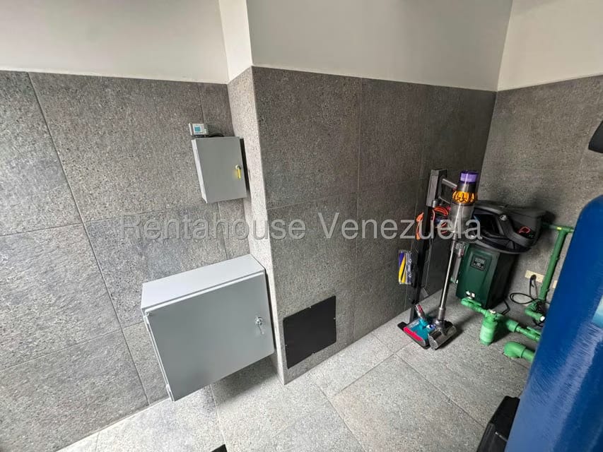 Casa (Multipes Niveles) en Venta en Lomas de La Lagunita, Distrito Metropolitano - 72