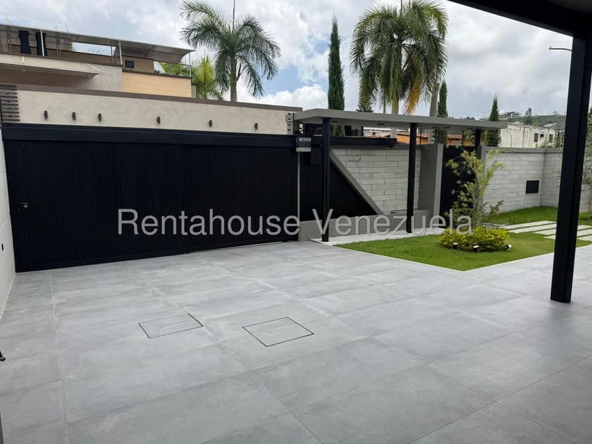 Casa (Multipes Niveles) en Venta en Lomas de La Lagunita, Distrito Metropolitano - 74