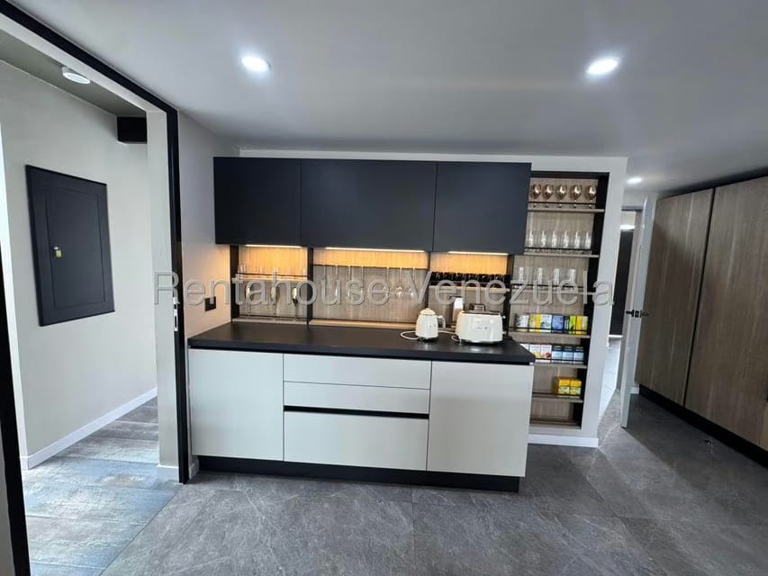 Casa (Multipes Niveles) en Venta en Lomas de La Lagunita, Distrito Metropolitano - 75