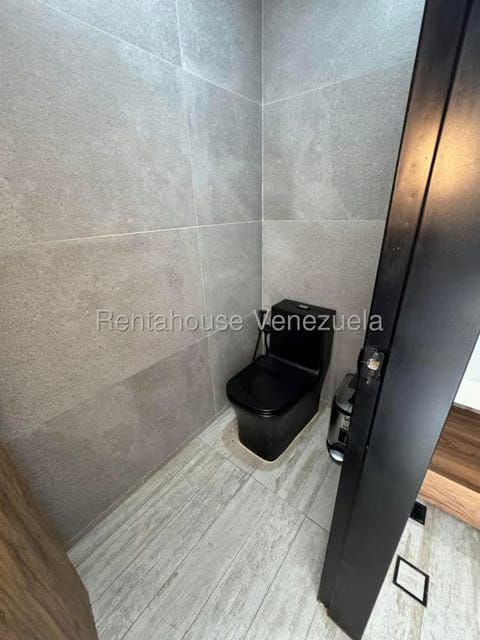 Casa (Multipes Niveles) en Venta en Lomas de La Lagunita, Distrito Metropolitano - 76