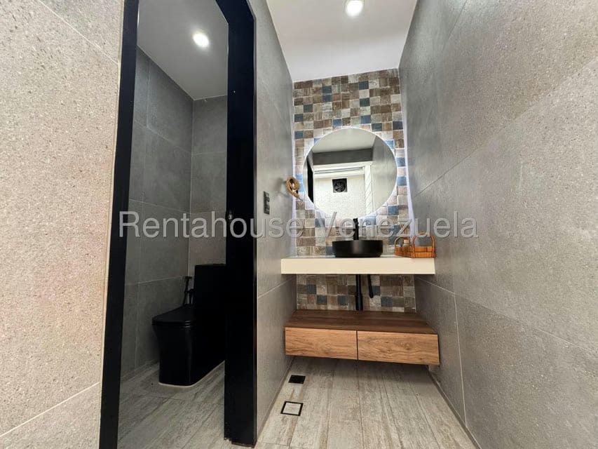 Casa (Multipes Niveles) en Venta en Lomas de La Lagunita, Distrito Metropolitano - 78