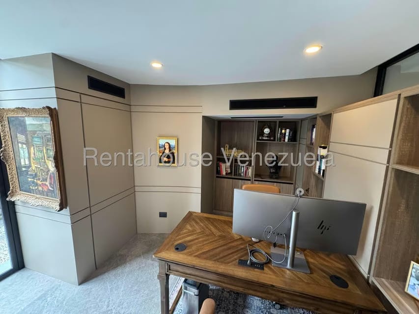 Casa (Multipes Niveles) en Venta en Lomas de La Lagunita, Distrito Metropolitano - 82