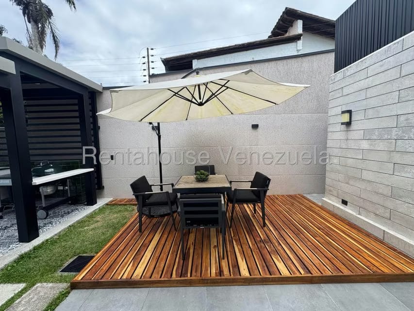 Casa (Multipes Niveles) en Venta en Lomas de La Lagunita, Distrito Metropolitano - 84