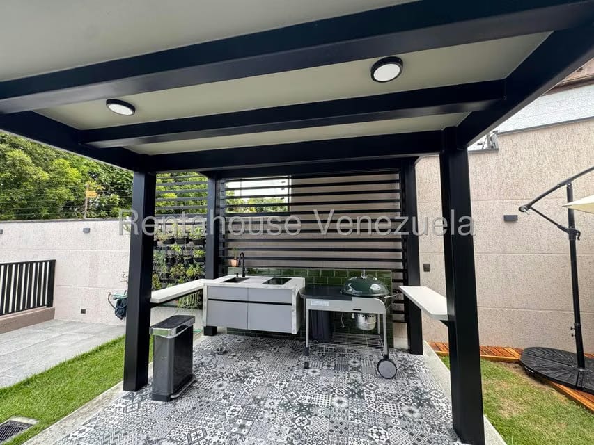 Casa (Multipes Niveles) en Venta en Lomas de La Lagunita, Distrito Metropolitano - 85