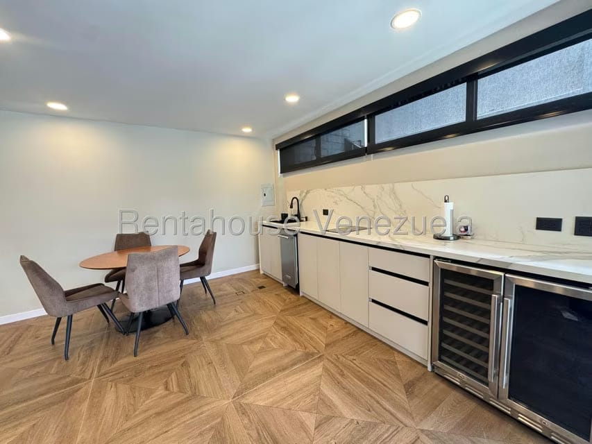 Casa (Multipes Niveles) en Venta en Lomas de La Lagunita, Distrito Metropolitano - 93