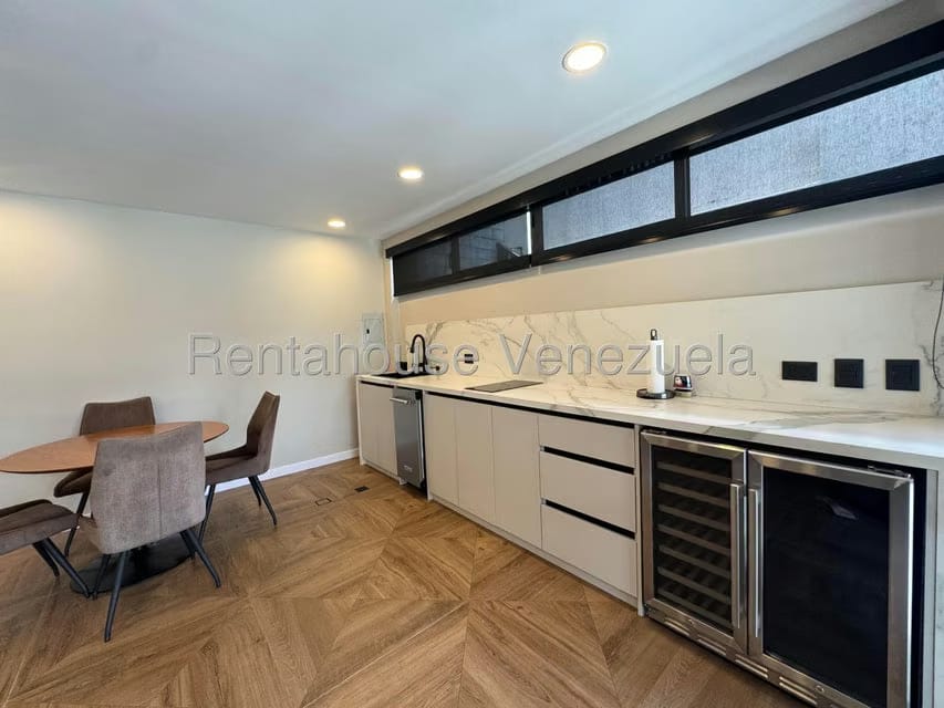 Casa (Multipes Niveles) en Venta en Lomas de La Lagunita, Distrito Metropolitano - 94
