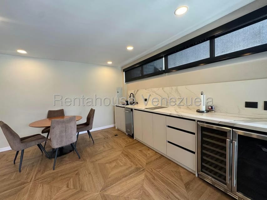 Casa (Multipes Niveles) en Venta en Lomas de La Lagunita, Distrito Metropolitano - 95