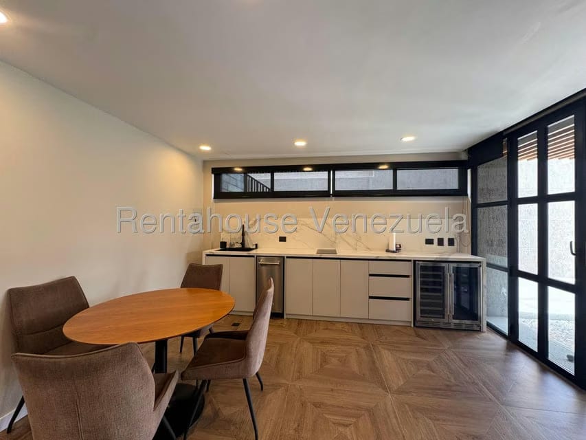 Casa (Multipes Niveles) en Venta en Lomas de La Lagunita, Distrito Metropolitano - 96