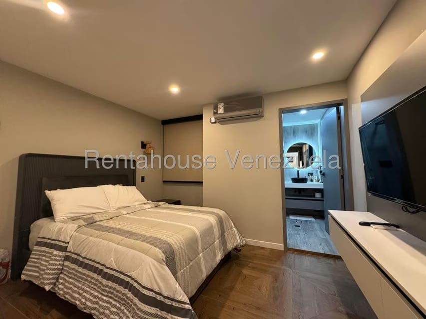Casa (Multipes Niveles) en Venta en Lomas de La Lagunita, Distrito Metropolitano - 97