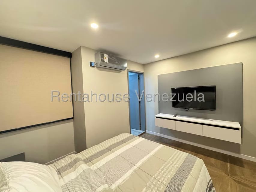 Casa (Multipes Niveles) en Venta en Lomas de La Lagunita, Distrito Metropolitano - 98