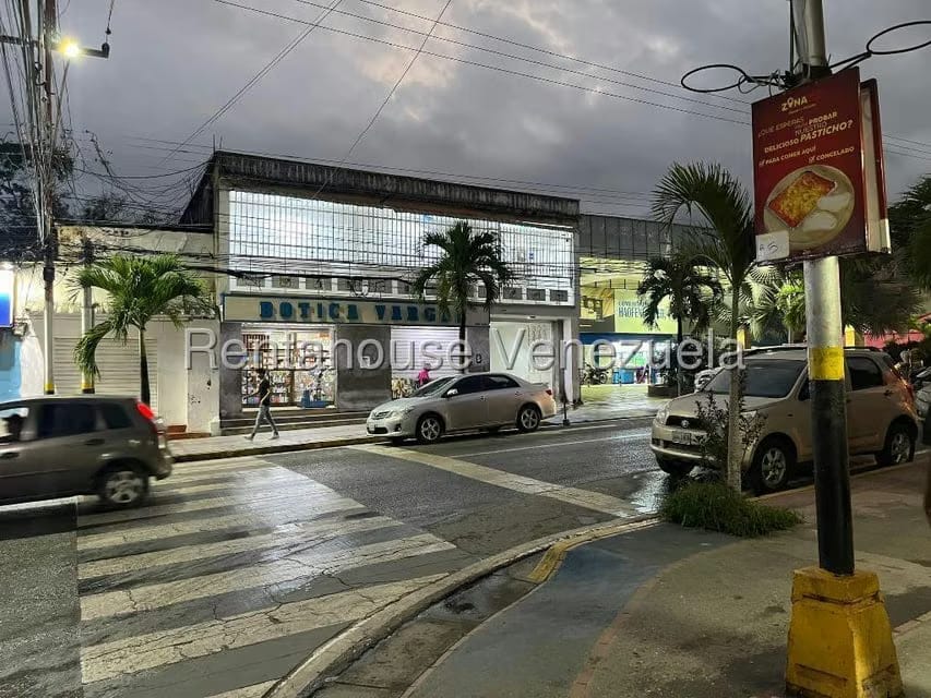 Comercial (Local Comercial) en Venta en Centro de Charallave, Miranda - 2