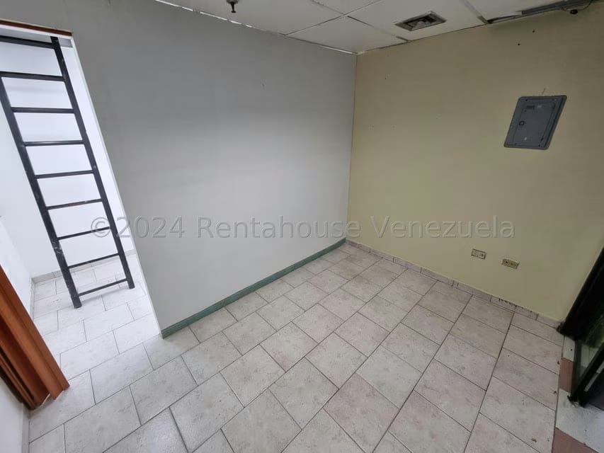 Comercial (Local Comercial) en Alquiler en Parroquia Catedral, Distrito Metropolitano - 3