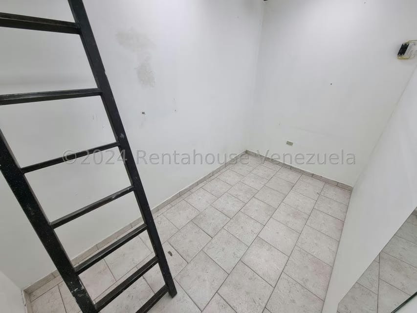 Comercial (Local Comercial) en Alquiler en Parroquia Catedral, Distrito Metropolitano - 4
