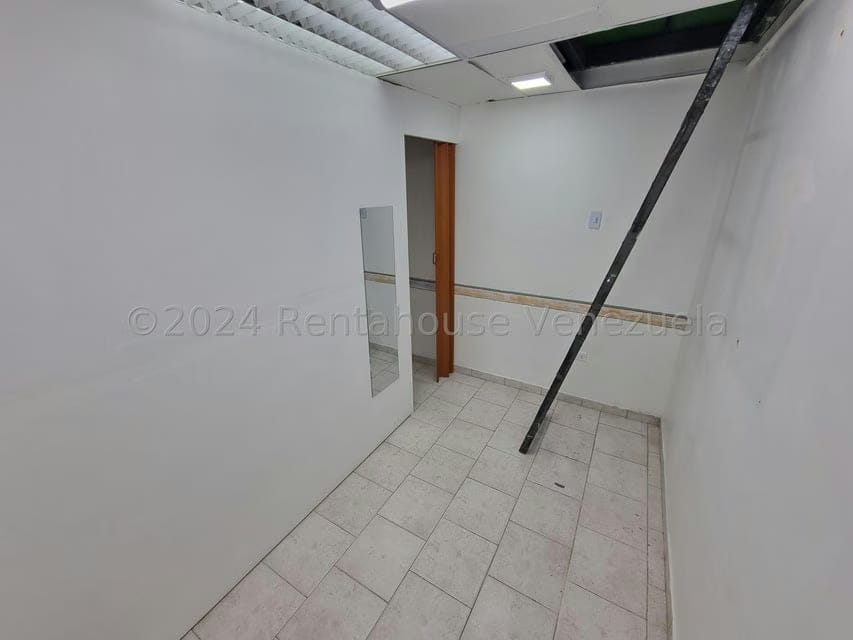 Comercial (Local Comercial) en Alquiler en Parroquia Catedral, Distrito Metropolitano - 6