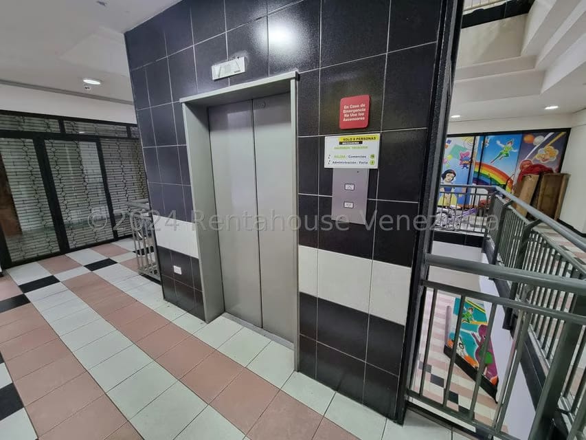 Comercial (Local Comercial) en Alquiler en Parroquia Catedral, Distrito Metropolitano - 9