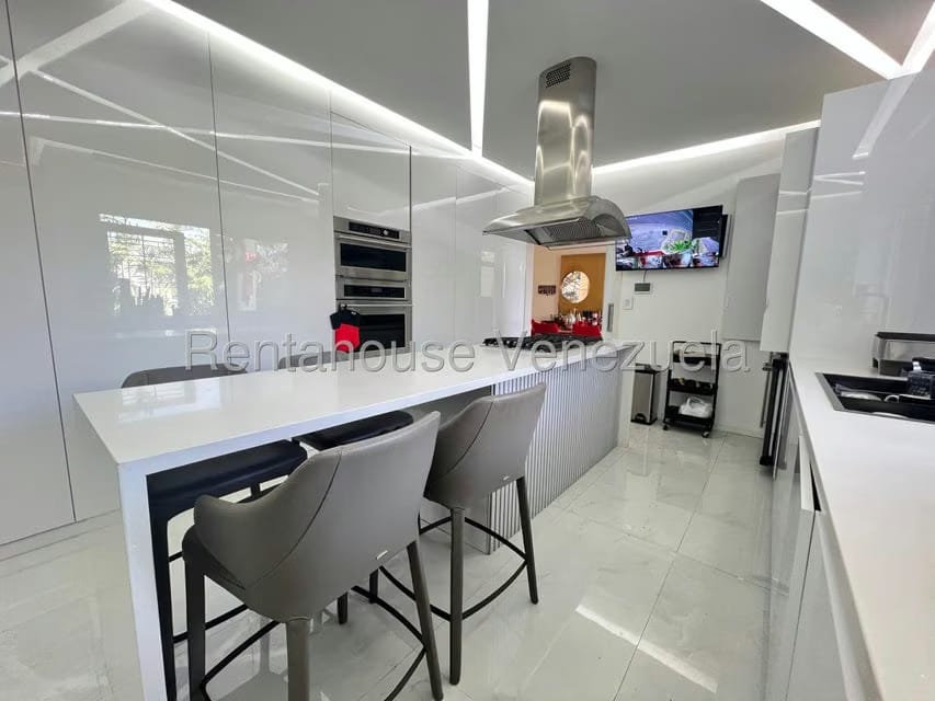 Casa (Multipes Niveles) en Venta en Santa Paula, Distrito Metropolitano - 11