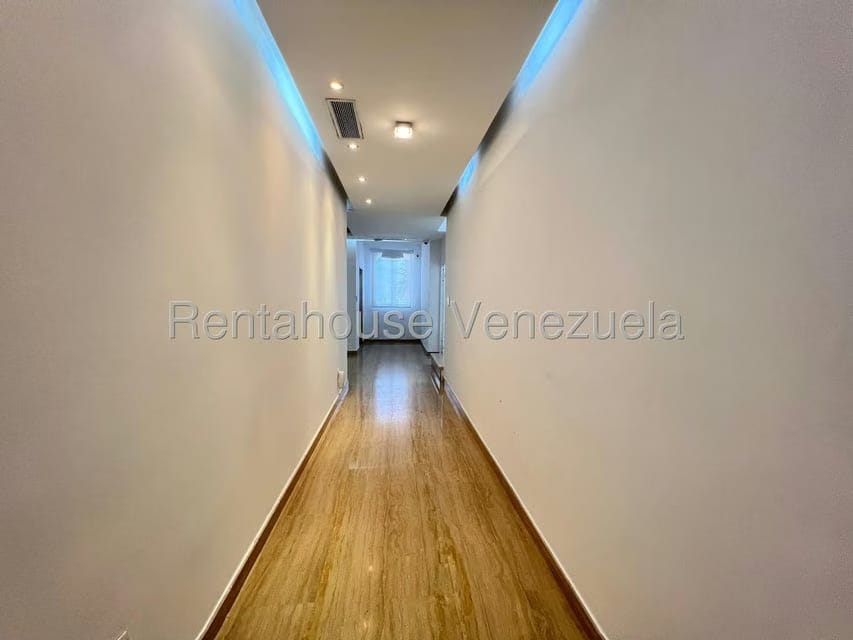 Casa (Multipes Niveles) en Venta en Santa Paula, Distrito Metropolitano - 14
