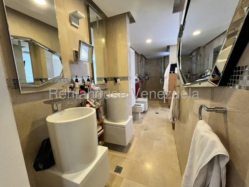 Casa (Multipes Niveles) en Venta en Santa Paula, Distrito Metropolitano - 17