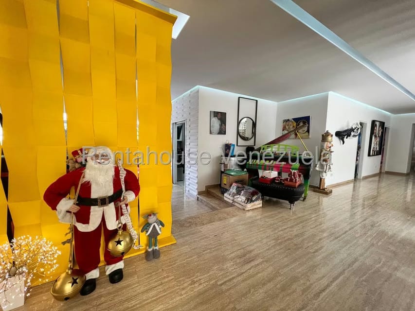 Casa (Multipes Niveles) en Venta en Santa Paula, Distrito Metropolitano - 3