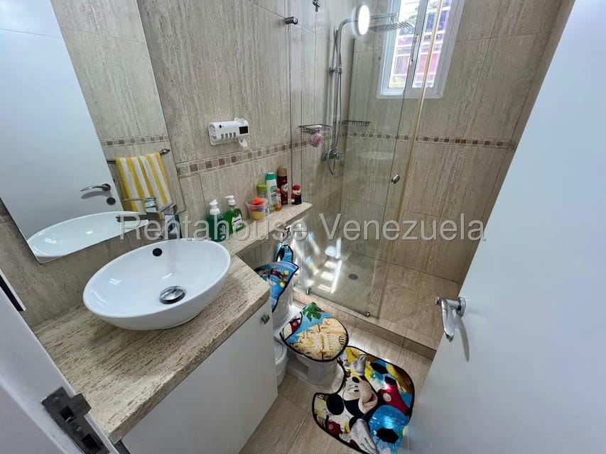 Casa (Multipes Niveles) en Venta en Santa Paula, Distrito Metropolitano - 24