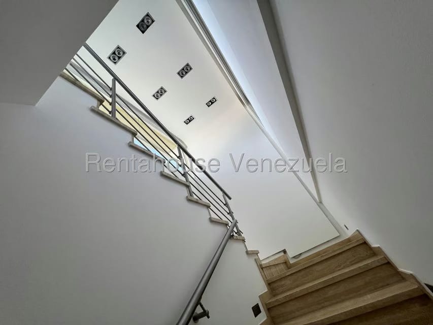 Casa (Multipes Niveles) en Venta en Santa Paula, Distrito Metropolitano - 26
