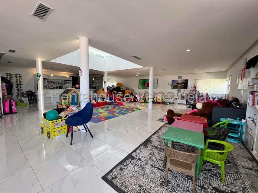 Casa (Multipes Niveles) en Venta en Santa Paula, Distrito Metropolitano - 27