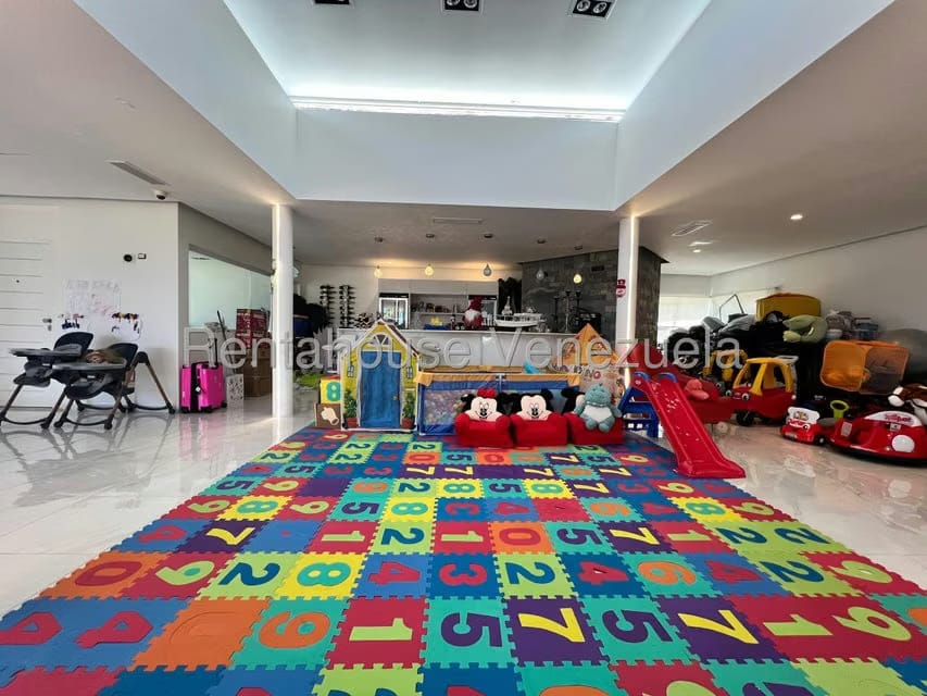 Casa (Multipes Niveles) en Venta en Santa Paula, Distrito Metropolitano - 28