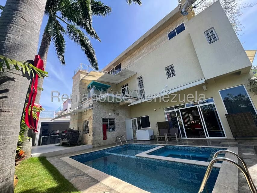 Casa (Multipes Niveles) en Venta en Santa Paula, Distrito Metropolitano - 33